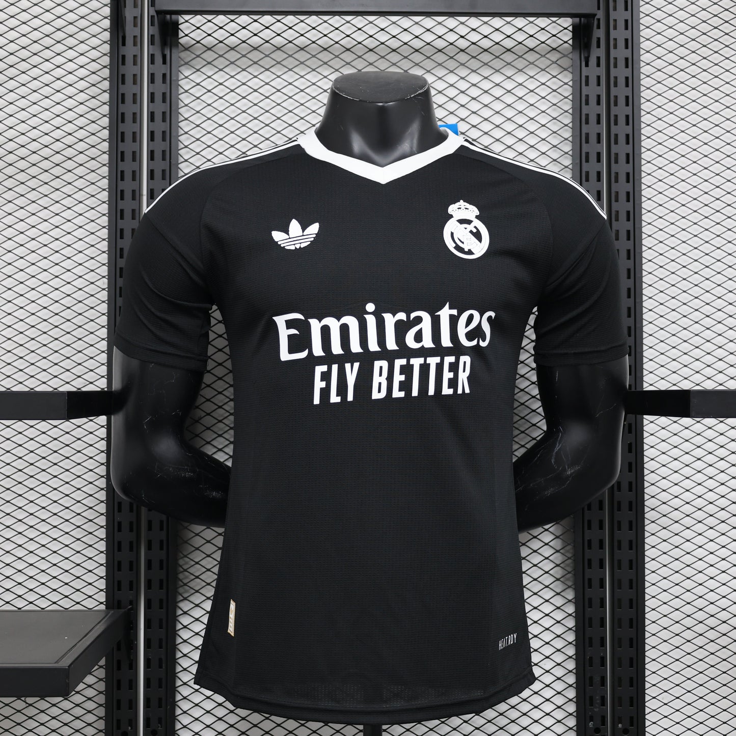 CAMISETA REAL MADRID EDICIÓN ESPECIAL BLACK 24/25 HOMBRE (VERSIÓN JUGADOR)