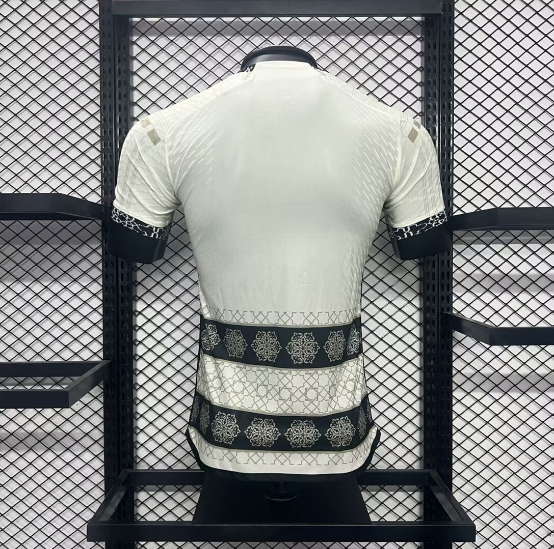 CAMISETA REAL MADRID EDICIÓN ESPECIAL III 24/25 HOMBRE (VERSIÓN JUGADOR)