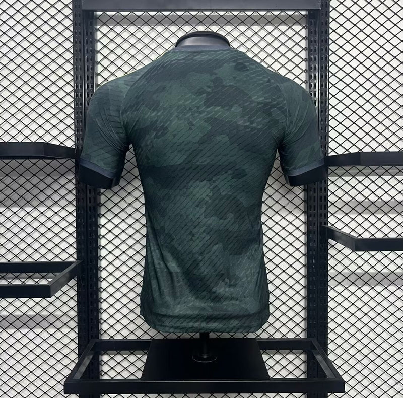 CAMISETA REAL MADRID EDICIÓN LIMITADA VERDE 24/25 HOMBRE (VERSIÓN JUGADOR)