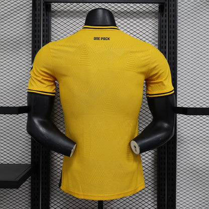 CAMISETA WOLVERHAMPTON I 24/25 HOMBRE (VERSIÓN JUGADOR)